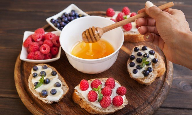 Sugar substitutes: honey, molasses and stevia
